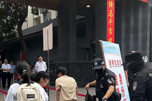 轻松写意！科曼全场数据：2射1传4次关键传球，获评10分满分